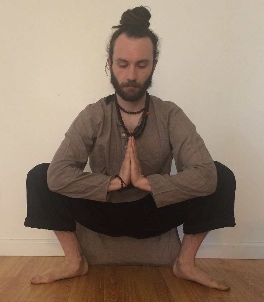 YogisimaES's tweet photo. La #postura de la guirnalda es una de las #asanas que nos permite conectarnos con nuestra mente para abrirla y dar paso a la seguridad. El #Malasana ayuda a la apertura de las caderas.

#yoga #yogisima #posturasdeyoga #yogaposes https://t.co/Xv0bNNv6b4