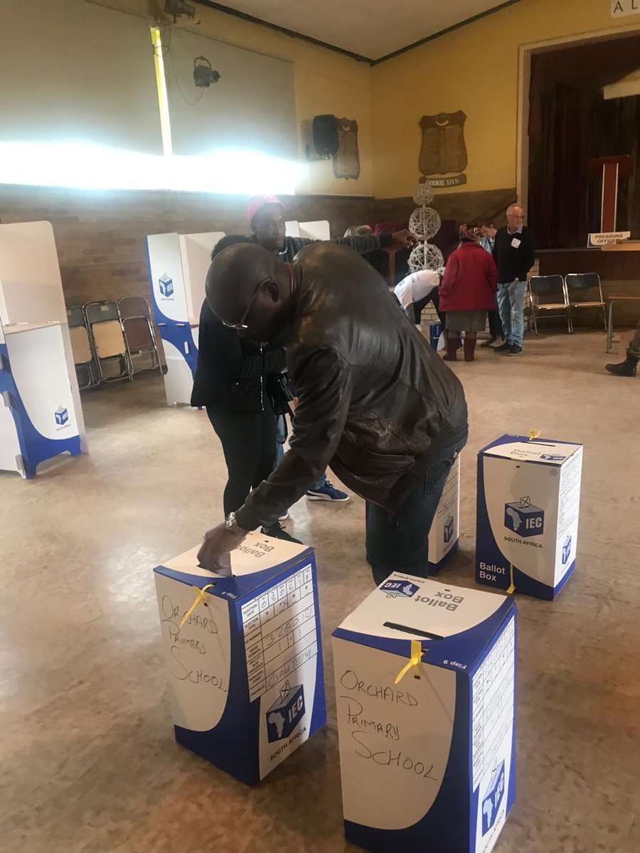 DOJCD_ZA's tweet photo. Minister of Justice and Correctional Services, @AdvocateMasutha casts his vote earlier today at Orchards Primary School, Orchards Road in JHB. #SAElections2019 https://t.co/rBQCbjqJKH