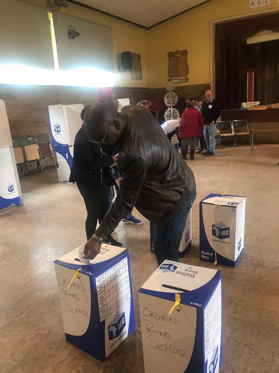 DOJCD_ZA's tweet photo. Minister of Justice and Correctional Services, @AdvocateMasutha casts his vote earlier today at Orchards Primary School, Orchards Road in JHB. #SAElections2019 https://t.co/vLISKR9OnP