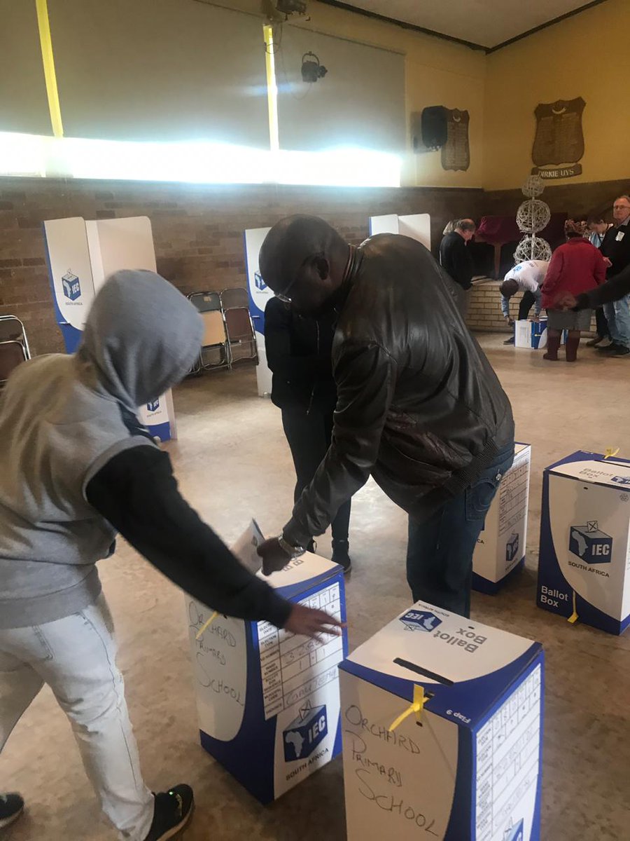 DOJCD_ZA's tweet photo. Minister of Justice and Correctional Services, @AdvocateMasutha casts his vote earlier today at Orchards Primary School, Orchards Road in JHB. #SAElections2019 https://t.co/vLISKR9OnP
