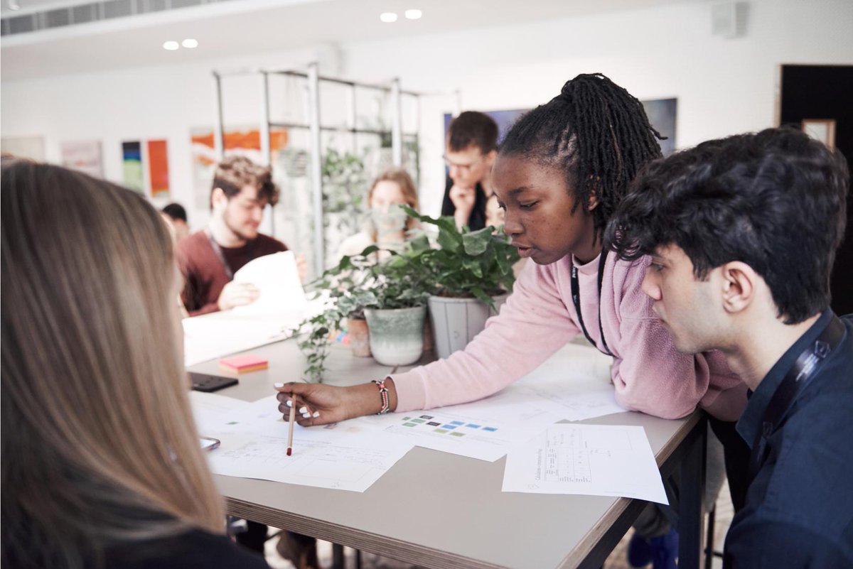 weareLIS's tweet image. It's #PlasticFreeDay! In our May #LISDiscoveryDay we asked students to grapple with the complex problem of plastics. It was a great day - @richardreedinno joined us and explained how @innocent use recycled packaging.
Find out more about the day here: bit.ly/305Fu5h