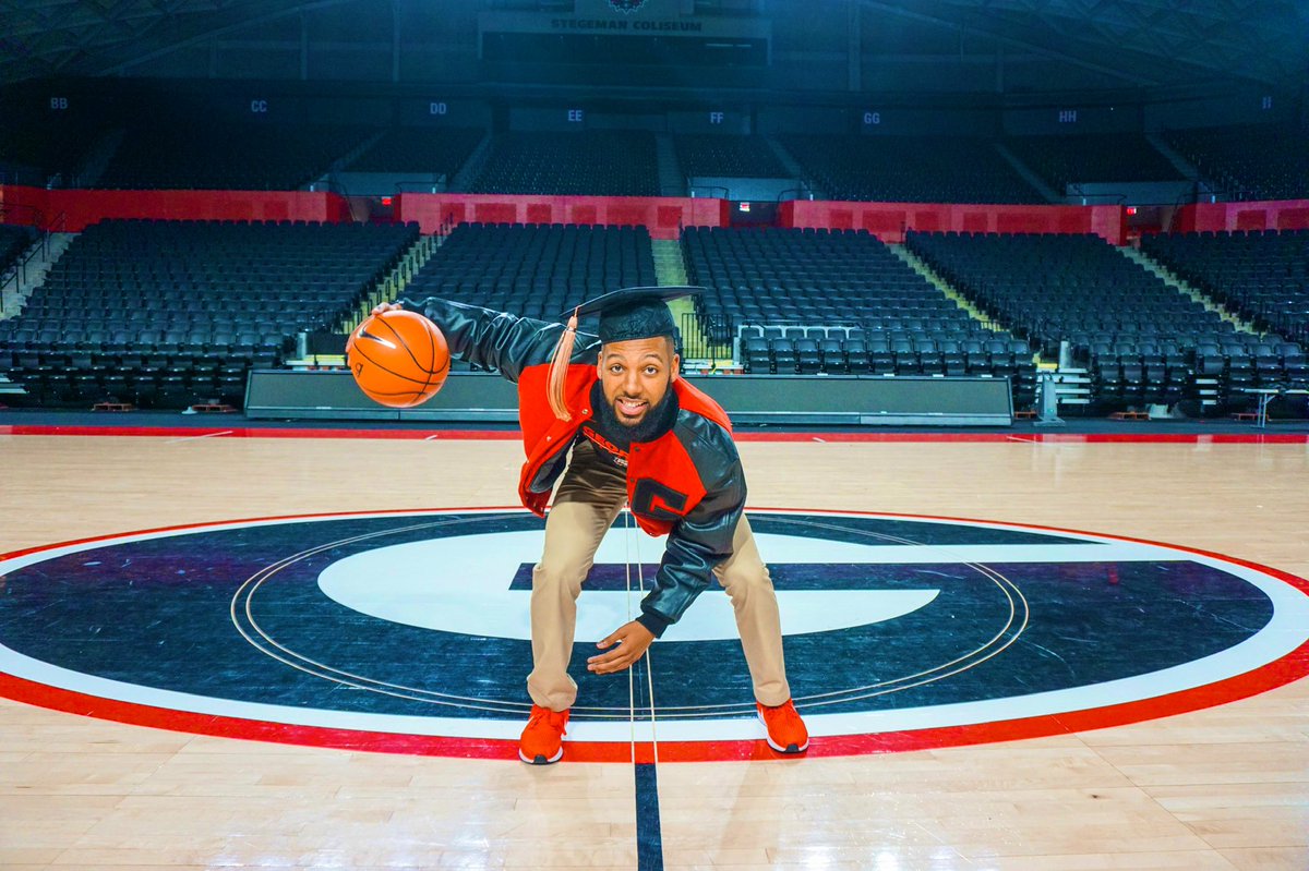 CPapiJr's tweet image. “Don’t cry because it’s over, smile because it happened.”

Thank you UGA for 4 years of incredible experiences and unforgettable memories!

#UGAGRAD
#DegreeSZN