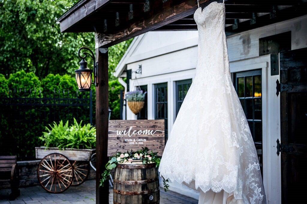 Hamilton_Manor's tweet photo. What a lovely way to capture the beauty of your wedding gown before you walk down the aisle! #WeddingWednesday https://t.co/5mTTLH54ef