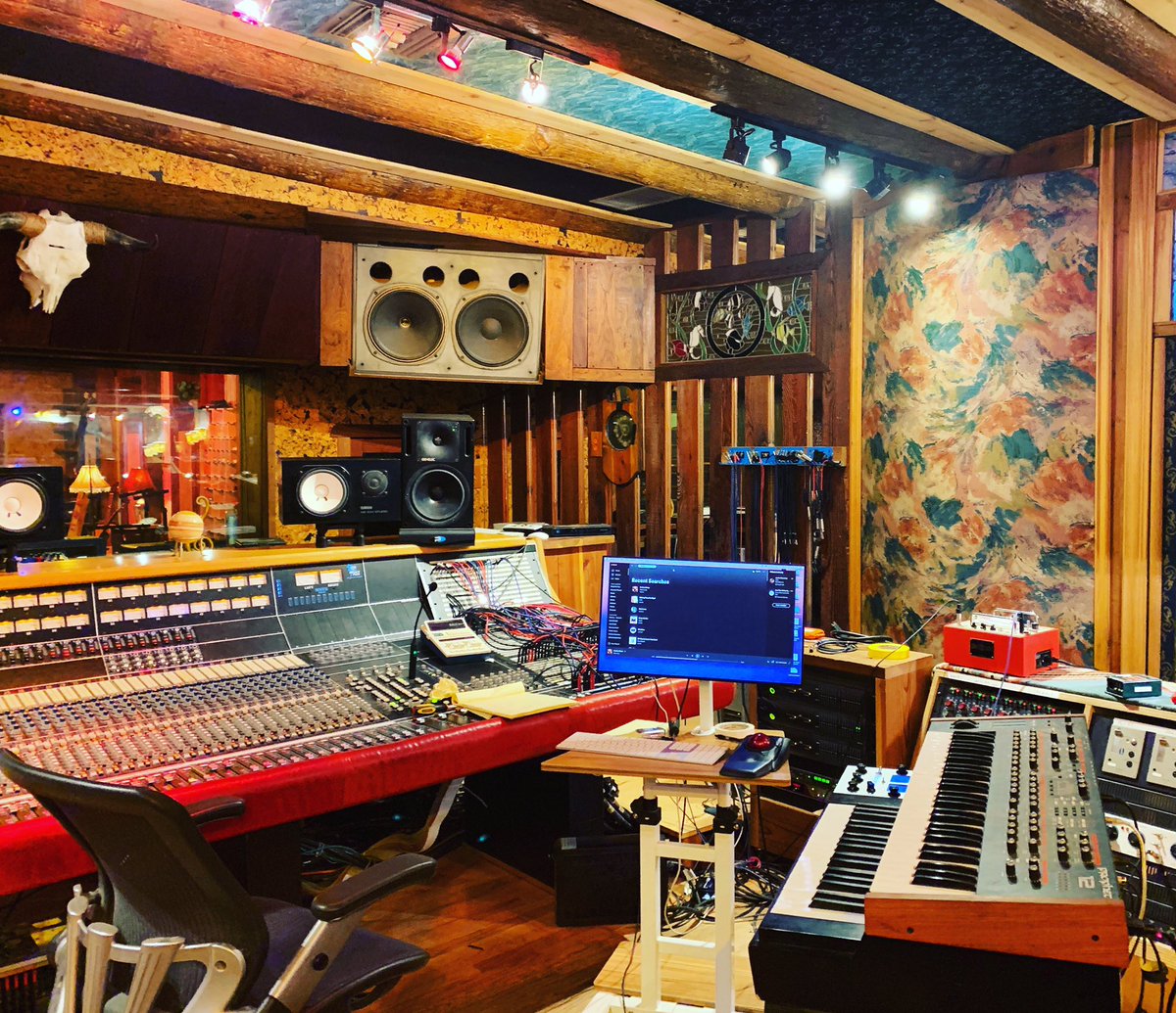 LittleChiefBand's tweet image. hello, twitter. matt here. sorry it has been 4 years but im excited to say that there is new music coming soon. stay tuned.