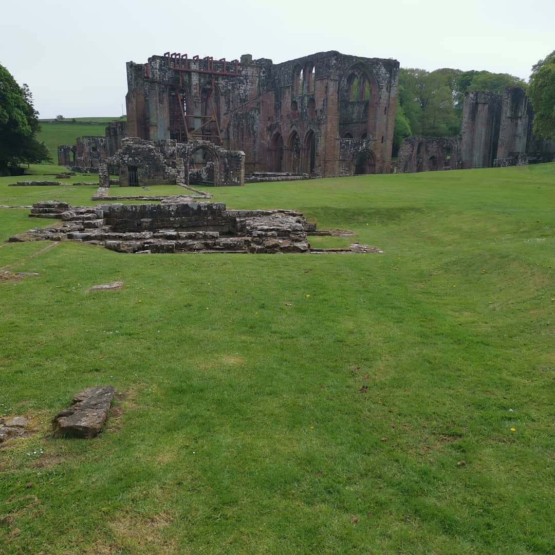 DeekaboutPYOP's tweet photo. Still enjoying being on a #staycation. #FurnessAbbey in #barrow #EnglishHeritage is a brilliant place to visit.

#deekaboutpyop #paintyourownpottery #craft #thelakes #cumbria #furnesspeninsula https://t.co/q3PYZbXuFh