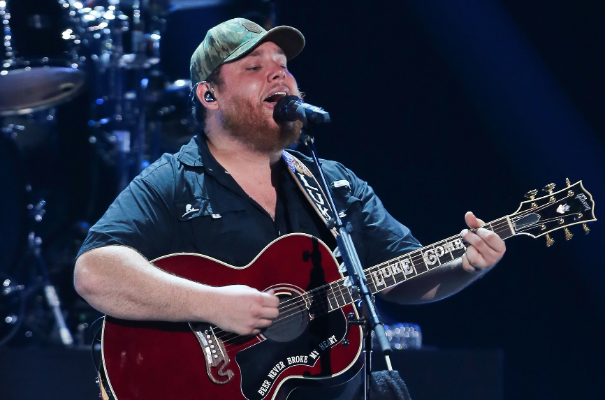 RollingStone's tweet photo. Why Luke Combs’ "Beer Never Broke My Heart" could be the country song of the summer https://t.co/cFO0ys8xy8 https://t.co/Jberq8qGUt