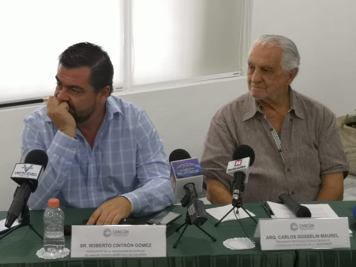 SIPSENOTICIAS's tweet photo. #SNCUN Presentan el PROTOCOLO PUERTO MORELOS, una organización sin fines de lucro que tiene el objetivo de conservar limpias las playas y preservar el sistema arrecifal mediante un programa integral del manejo de esta alga. https://t.co/q4MLP7Uy9f