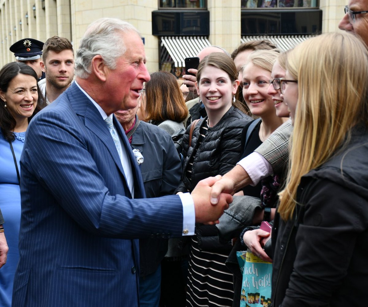 CARLOS Y CAMILLA DE VISITA OFICIAL A ALEMANIA DEL 7 AL 10 DE MAYO - Página 4 D6DBQ3qW4AILLDo