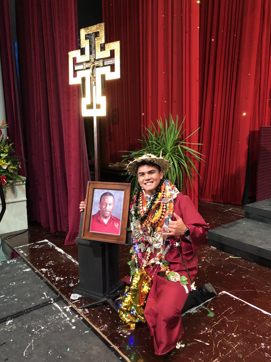 nickimoto75's tweet photo. End of an Era ❤️💛 https://t.co/2wzkidCkl6