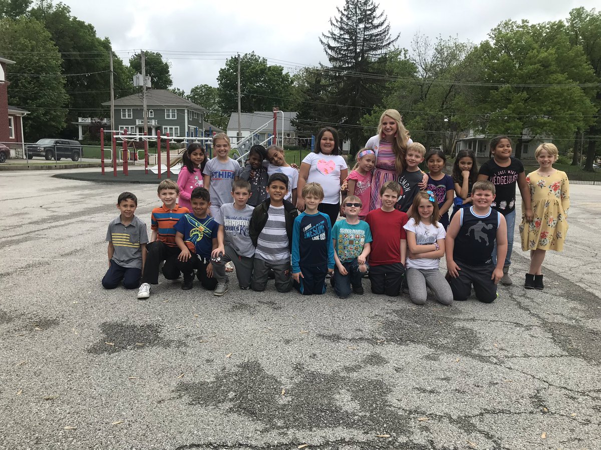 alsbach_hannah's tweet photo. This good looking group made my birthday great! #secondgradesecretgarden https://t.co/h5KeB9SbzN