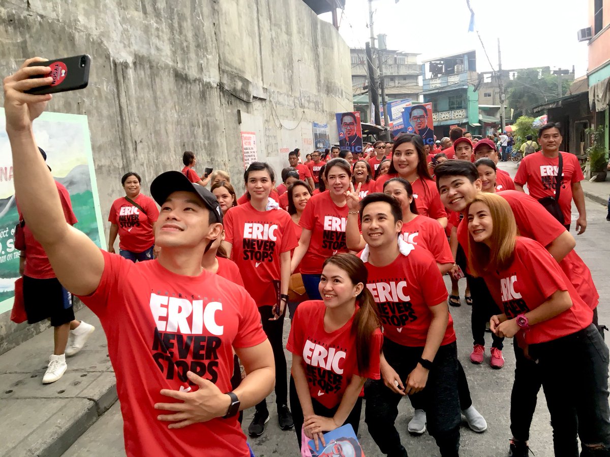 ChiquiCarreon_'s tweet photo. βοΈ #RedMarch for Congressman Eric Martinez β€οΈ All for Cong Eric! π― #CongEricNeverStops
#CheckSaSerbisyo
#TayoNaValenzuela
PULA! PULA! PULA! π©β€οΈ https://t.co/afImRWy1bm