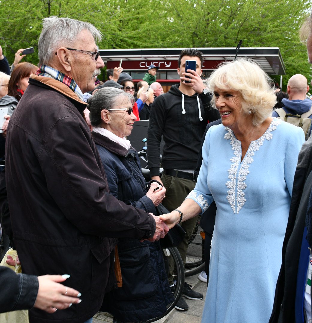 CARLOS Y CAMILLA DE VISITA OFICIAL A ALEMANIA DEL 7 AL 10 DE MAYO - Página 4 D6DCZW2X4AIFhZ3