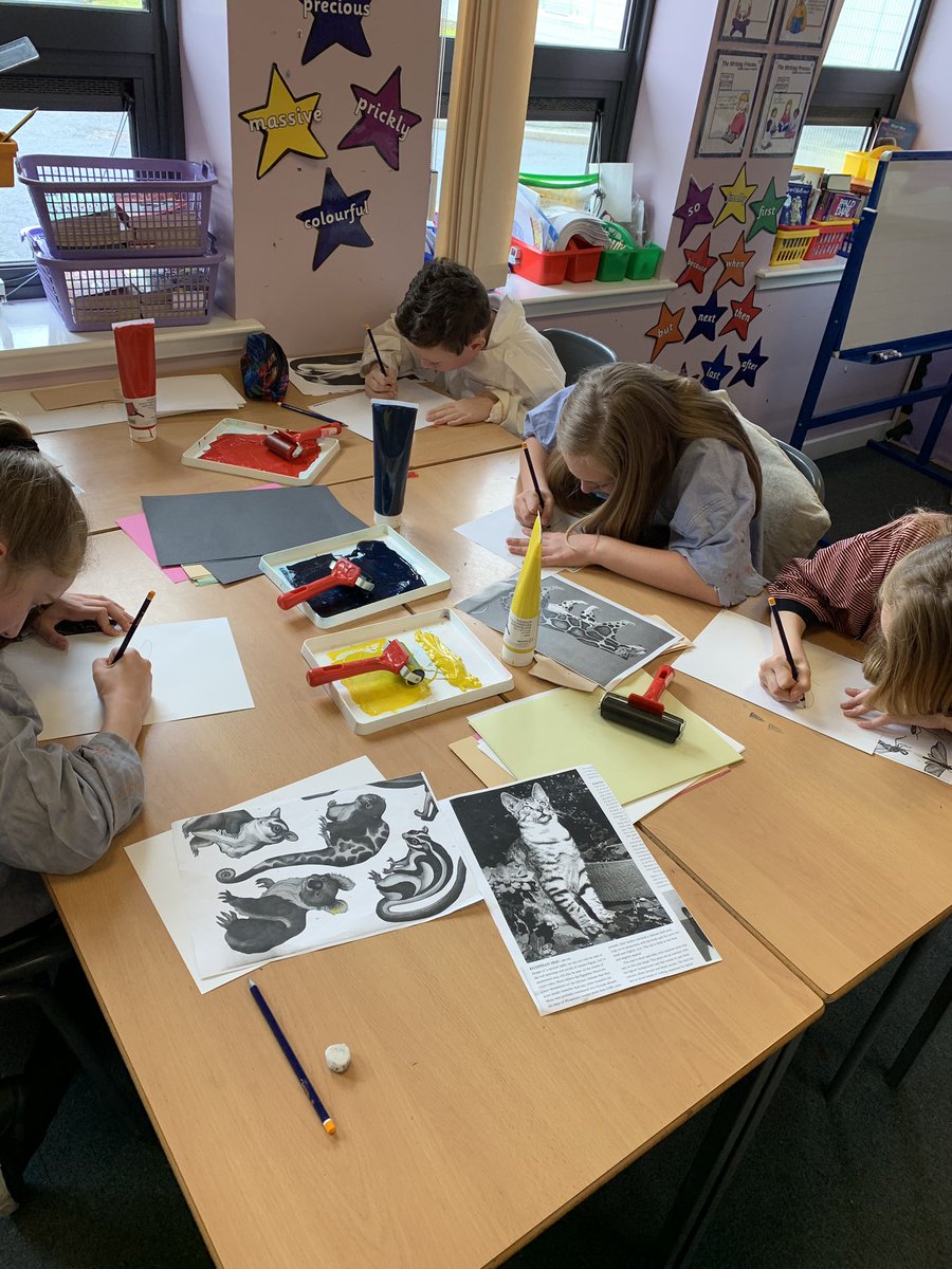 chapelhallPS's tweet photo. P6/5 are experiencing the art technique of printing with our 2 art specialists. They are focused and having fun at the same time. #CultureNLArts #selfexpression #funexperiences https://t.co/jmG0crdn9C