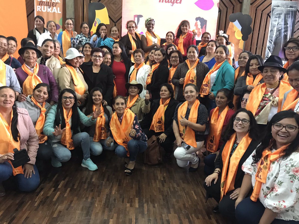 Firma del Convenio Reducción de Vulnerabilidad de Mujeres Rurales y sus Medios de Vida para una agricultura resiliente, con la presencia de autoridades: AECID, ONU, FAO, PMA, Primera Dama de la Nación, Ministro de Agricultura, MAG y lideresas del Ecuador ( Super Mujer Rural)