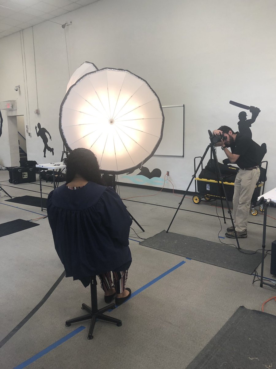 WarlickAcademy's tweet photo. It’s picture day! Starting off with our seniors!!!! #Classof2019 https://t.co/V261oyJoDT