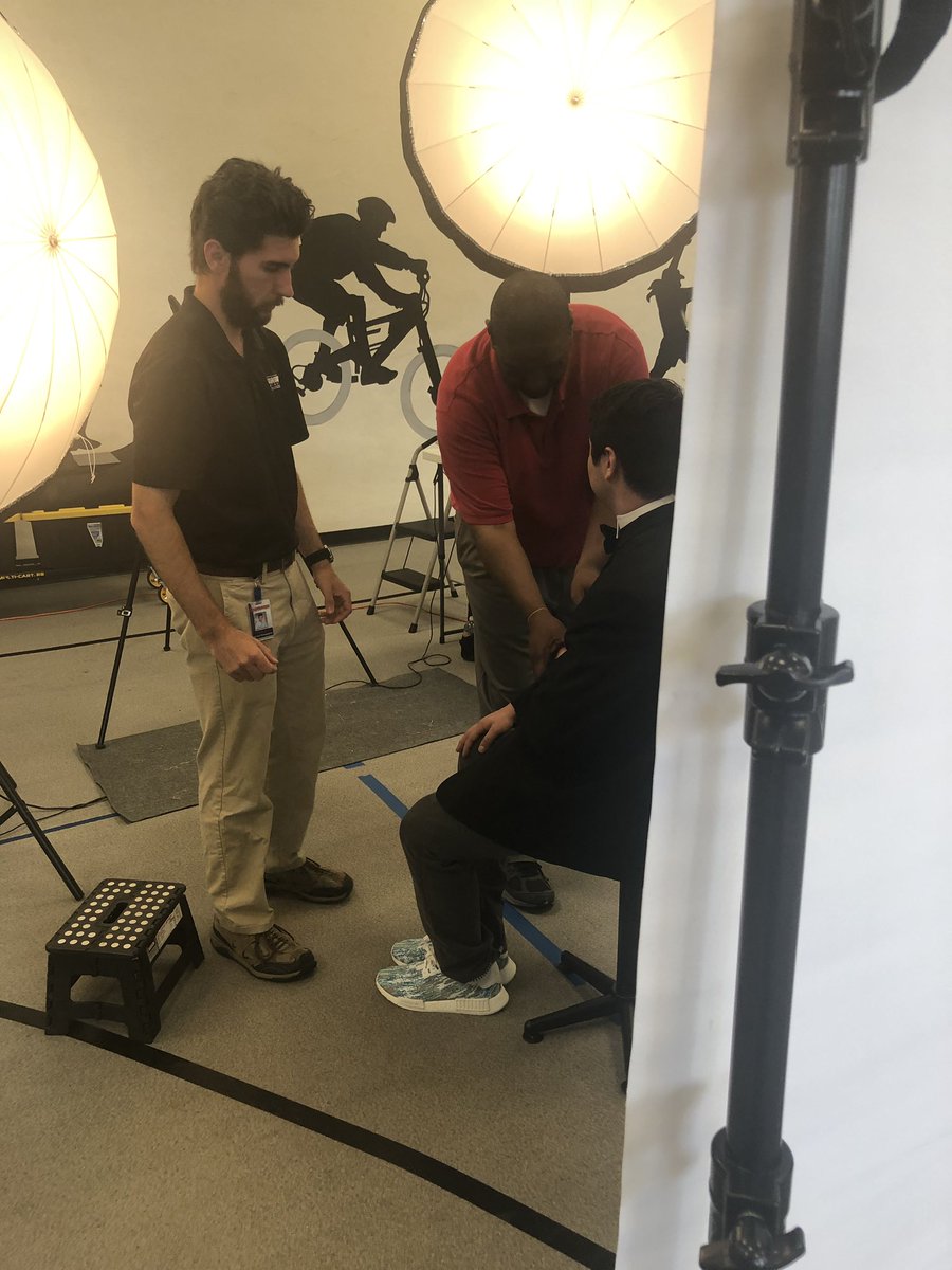 WarlickAcademy's tweet photo. It’s picture day! Starting off with our seniors!!!! #Classof2019 https://t.co/V261oyJoDT