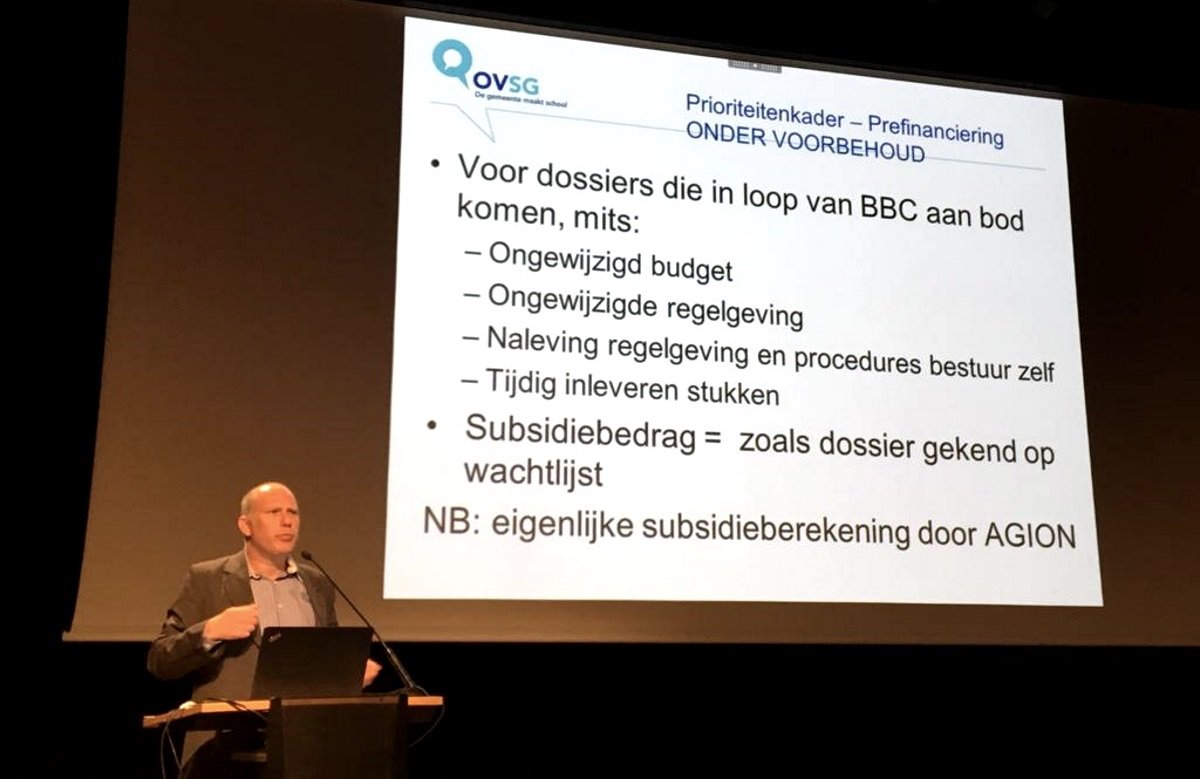 STUDIEDAG | Hoe voorzien we in energievriendelijke klassen en een duurzame schoolomgeving voor onze leerlingen? Samen met OVSG en AGION inspireren we de Vlaamse schepenen van Onderwijs met pasklare antwoorden.