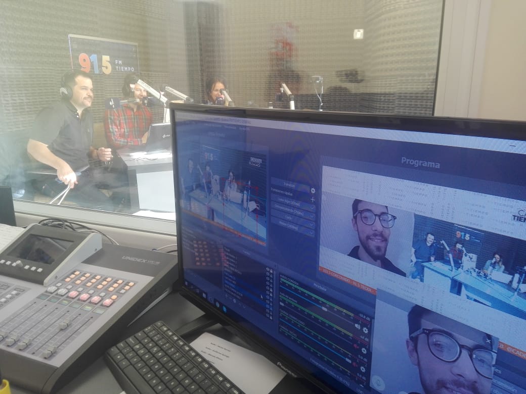 JornadaChubut's tweet photo. 🔴 #AHORA 🔴 en #SubanElVolumen 🔊
Nos visita @magiannandrea  propietario de #Memorable y estamos en comunicación con Facundo Calabro @alfajorperdido catador de alfajores que nos cuenta la historia de la delicia y su impresión sobre nuestro alfajor chubutense #Memorable. https://t.co/rU7reEl2HJ