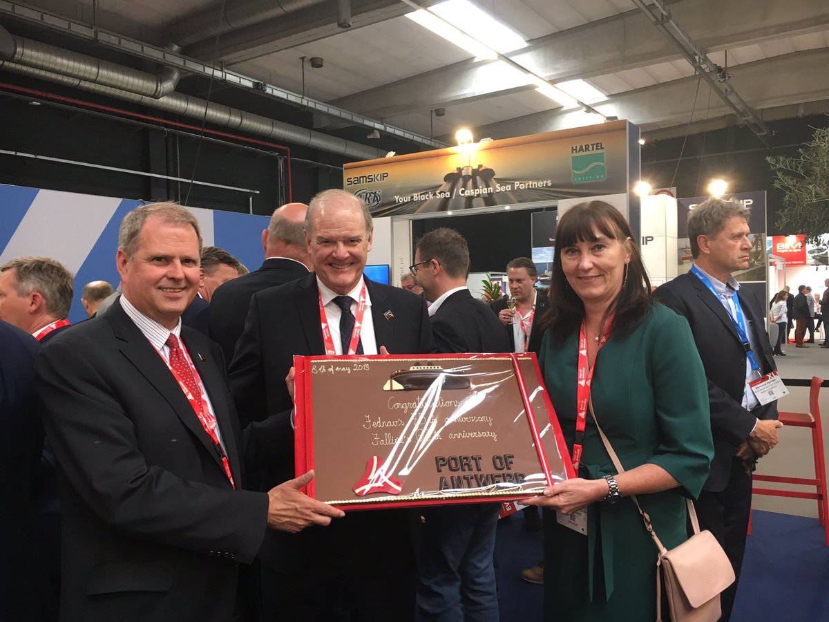 Annick_Dekeyser's tweet photo. @AntwerpXL we are celebrating Fednav, a trusted breakbulk carrier, with a double anniversary: 75th birthday and 60 years existence of their FAL line between Antwerp and the Great Lakes. Thanks for those years of trust @PortofAntwerp the #breakbulk home port ! https://t.co/0nPw9CHgFL