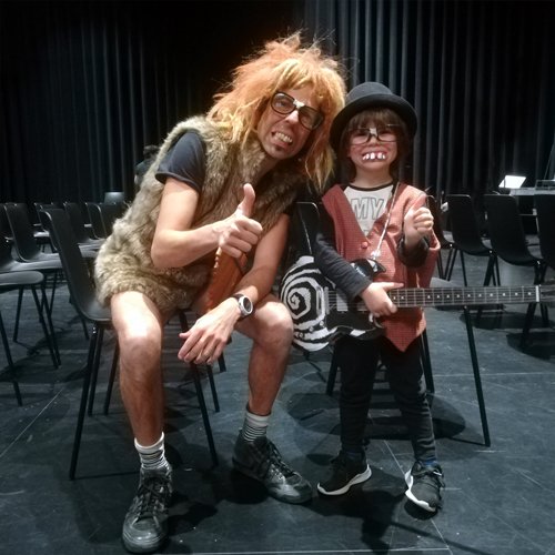 AleRisorio's tweet image. Rockeando en familia en el Festival @barcelonaimprovisa 2019.

#siguetuflow #barcelonaimprovisa #festivaldeimpro #improvisacion #alerisorioclown #clownsfamily #clown #comedy #clownshow