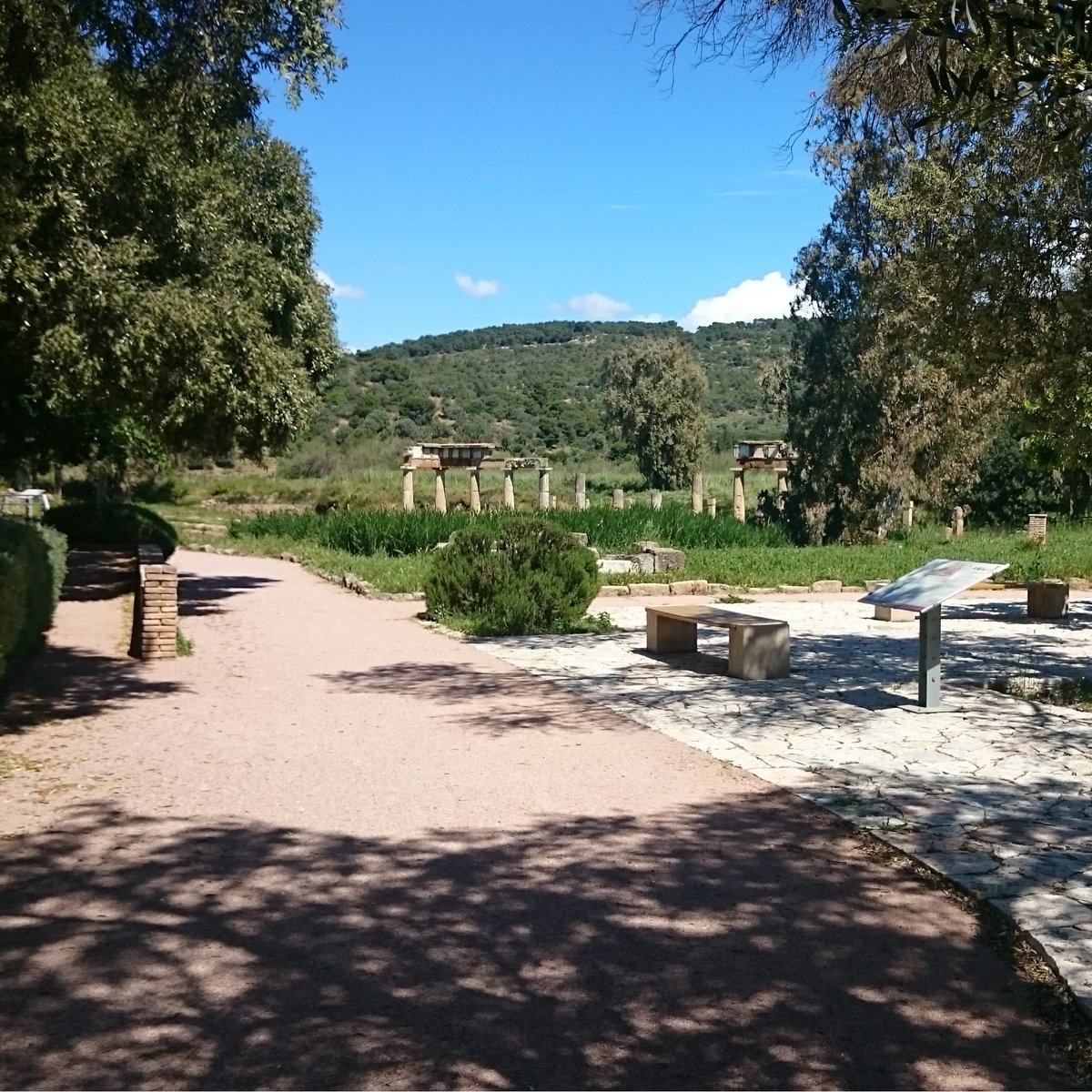 Moni_Hoffmann's tweet photo. 🇬🇷 Wir hatten einen Besuch im Artemis-Heiligtum von #Brauron mit Museum in #Ostattika geplant. Unser Ausflug wurde von geänderten Öffnungszeiten durchkreuzt. Inzwischen haben Ancient Sites in Hellas Dienstags Ruhetag. Wir werden nochmals kommen 😉 #vavrona https://t.co/CWhMzIUagM