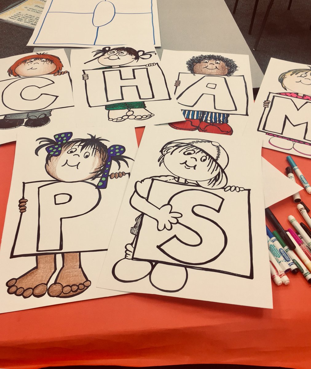 ReynaHMQ's tweet photo. Holmquist teachers working during the PD "Make and Take Posters and Anchor Charts" @HMQ2019 https://t.co/YyCJkMBzXT