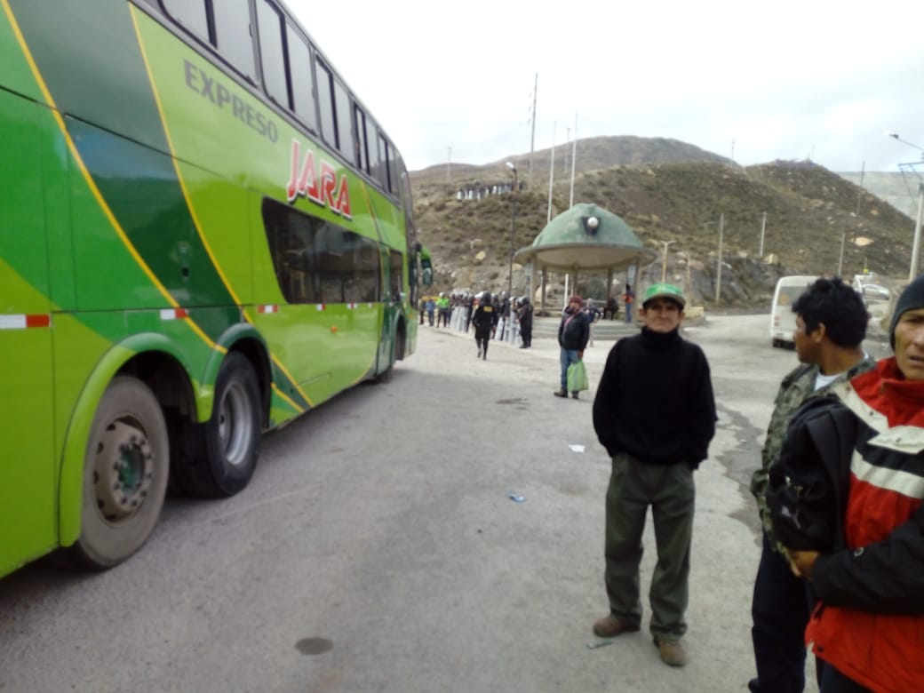 DeviandesPeru's tweet photo. #ahora se liberó la vía en ambos carriles desde 08:26 hrs. En el Km 140 #Morococha #CarreteraCentral  la @PoliciaPeru dirige el tránsito https://t.co/Mn8fKnY3Sz