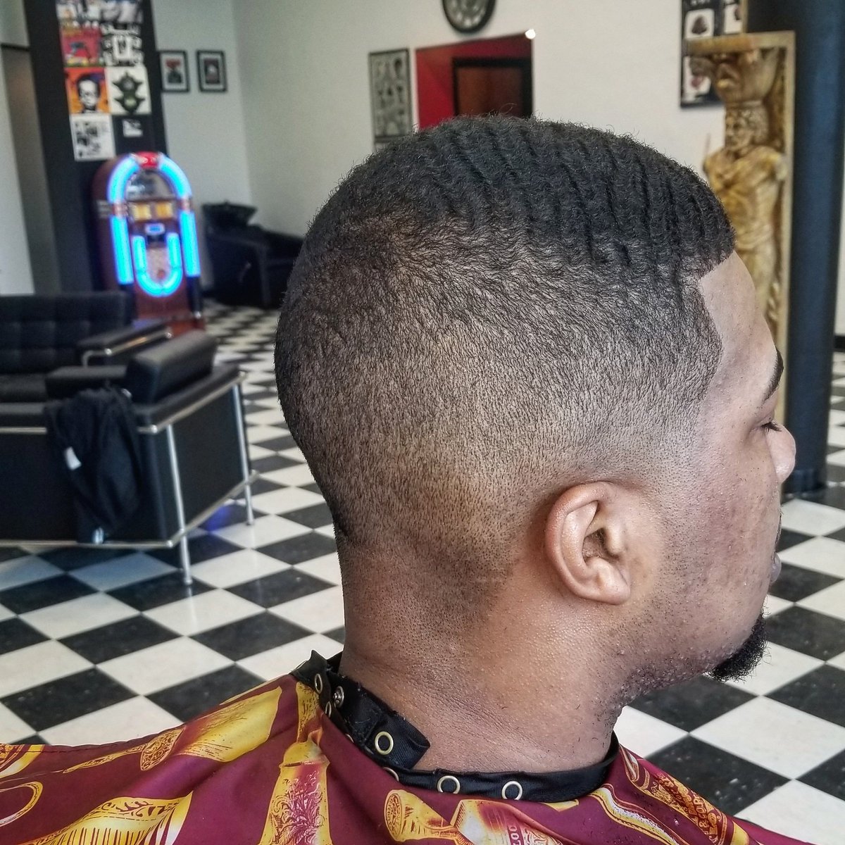 TSDB2017's tweet photo. If you're in downtown Buffalo come check us out! #Buffalo #Sabres #Bills #Bisons #haircut #FadeFam #waves #barbershopconnect #buffalobarber https://t.co/iwkDpQXuW1
