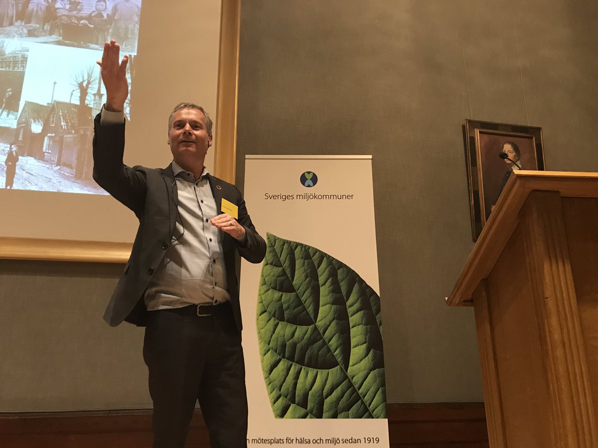 SvMiljokommuner's tweet photo. Ett globalt perspektiv, viktigt i det lokala miljöarbetet, levereras av @JKuylenstierna med stor erfarenhet från klimat- och hållbarhetsarbete under många år! @SvMiljokommuner #100år #swgreen https://t.co/38GyXTqMKi