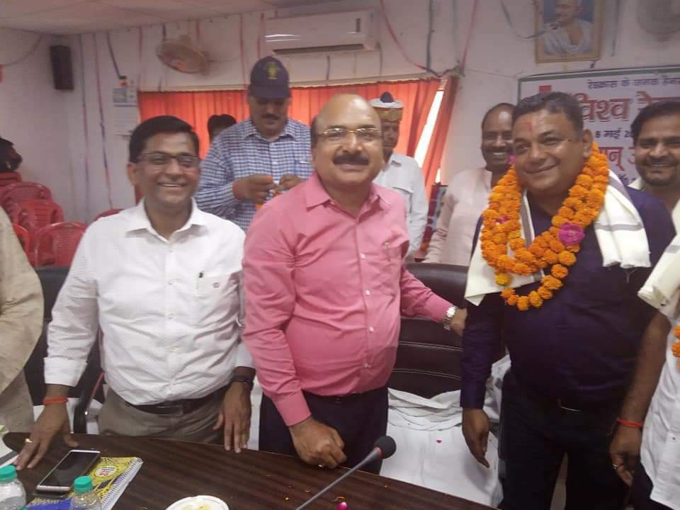 Ummeed_KK's tweet photo. आप के आशीर्वाद के कारण जिला प्रशासन द्वारा सम्मानित किया गया । https://t.co/j29SrGXBwQ