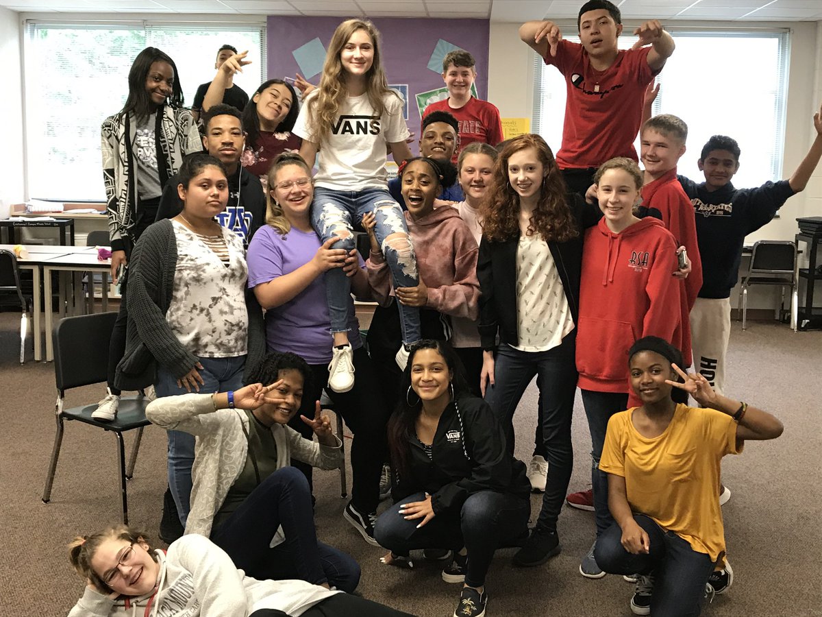 CcmmsMusic's tweet image. Love these kids so much. They did wonderfully performing at eXcellence night last night. #BuildingOurDen #music4all @CCMMSRedwolves
