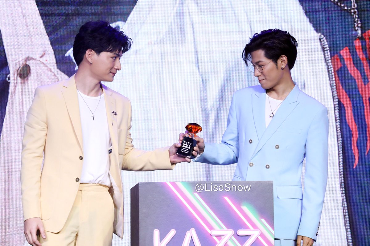 YASA_1230's tweet photo. |190508| 
@kristtps @stjinx_maya 
cograts！real CP award？
#KazzAwards2019 
#ทีมพีรญา 
#SingtoPrachaya 
#KristPerawat https://t.co/GIcHPi19eD