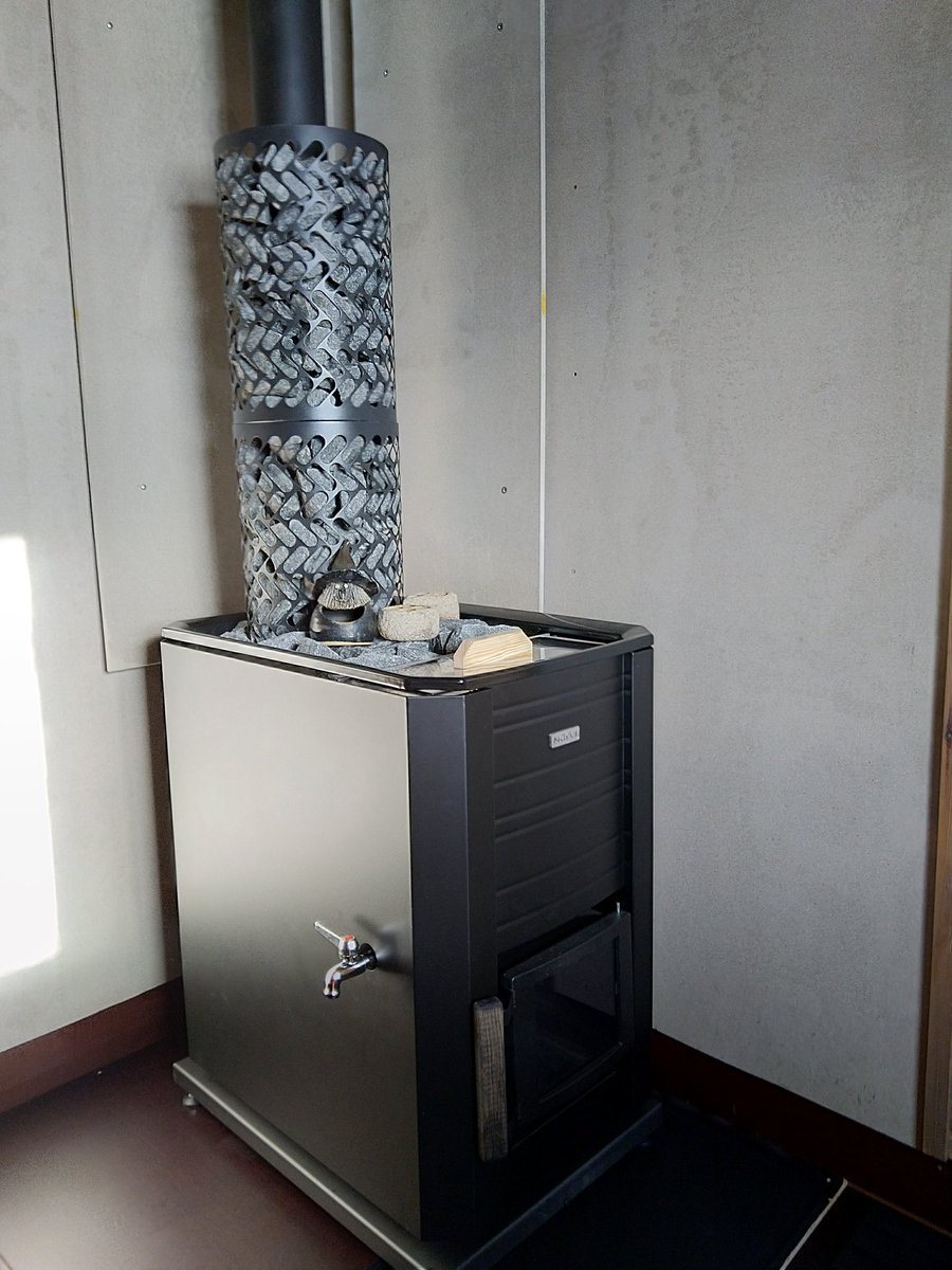 PaiviPiili's tweet photo. Have been renovating our summer sauna. Steamroom is ready, now continuing with dressing room.
#freetimeactivities #summeriscoming https://t.co/MNt5jPedBP