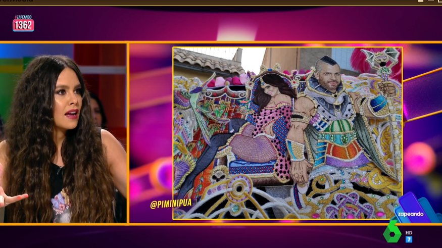 zapeandola6's tweet photo. .@CristiPedroche y @Dabizdiverxo PROTAGONISTAS de un manto de @PMINIPUA para el enjaezamiento de su Caballo del Vino🐎: "Joe, que brazaco le han puesto a mi marido. ¡Pero yo quiero este trozo! ¡O por lo menos verlo! A mí me encanta.¡Si lo vais a tirar yo lo quiero!" #zapeando1362 https://t.co/m3YqmuUTq8