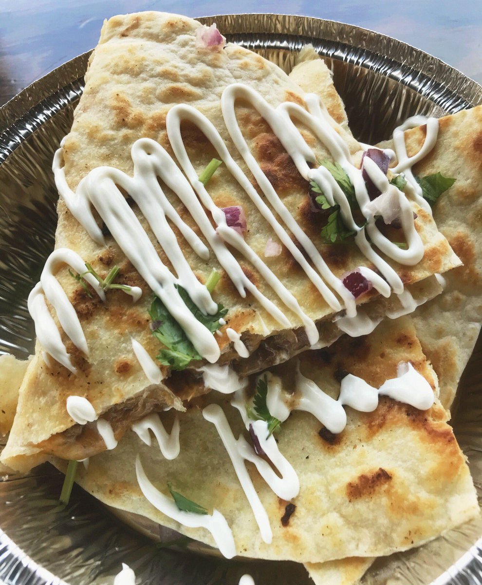 bitesofbullcity's tweet photo. More great pop up news in #Durham:  @ATCDurham now has TWO pop up shops &amp; the latest involves incredible Mexican food from @TacoGrandeNC #foodtruck thru May 24 🚌🌮Check out my lunch spread from yesterday: veggie &amp; chorizo tacos, chorizo &amp; guac nachos, and a chicken quesadilla! https://t.co/QCY6eYRR2X