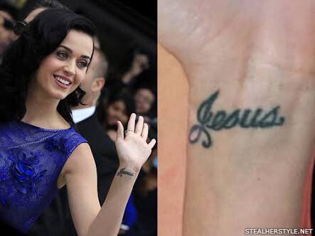 mandellivaleria's tweet photo. com quantos anos vc descobriu que a katy perry tem uma tatuagem em portugues? https://t.co/Z971vuwklX