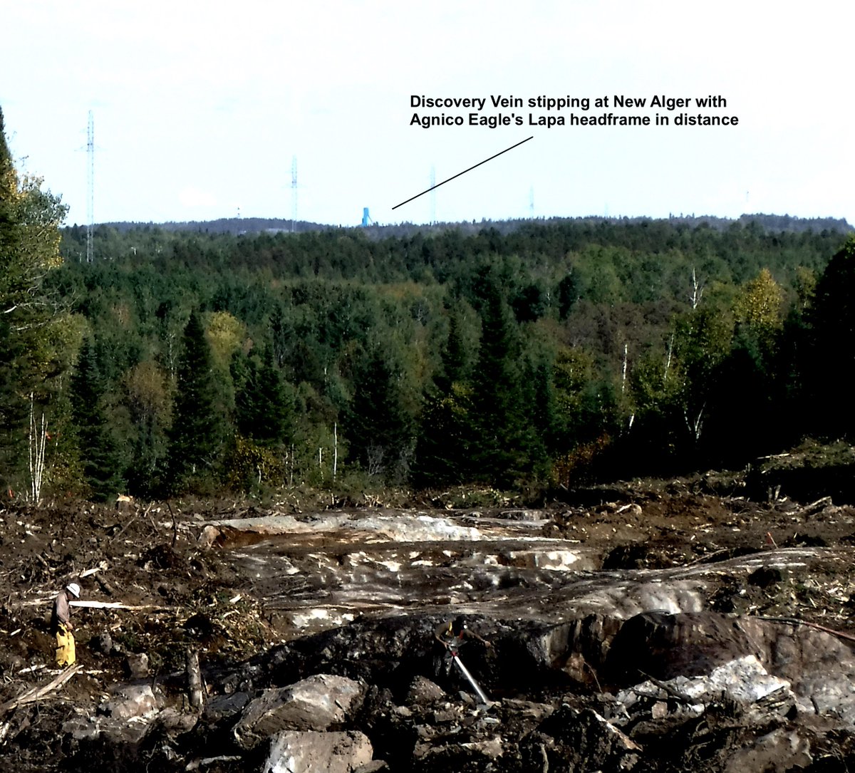 RenforthRes's tweet photo. Our #newalger project looking SE at the Thompson-Cadillac headframe, our maiden (2014) resource estimate for #GOLD from surface to a depth of only 200m is associated with the #mine. 250m south is our #discoveryvein stripping (2018) #exploration #bluesky https://t.co/DimUuYMfwz