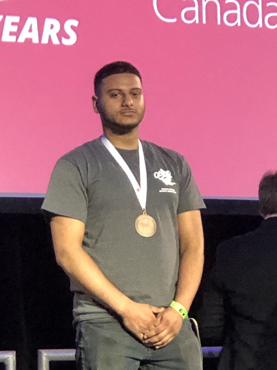 TCDSBSkills's tweet image. Congratulations to Ivan-Joy for winning bronze in the automotive service competition! #SkillsON2019, @TCDSB, #TeamTCDSB