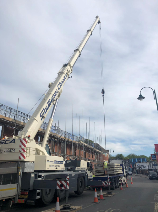 southerncranes's tweet photo. Our Liebherr LTM1060 Crane working on variobase in Southampton. 
For all enquiries please call 01403 790874, email sales@southerncranes.co.uk or visit https://t.co/SfmAus89Al
#southerncranes #sca #liebherr #cranehire #cranes #variobase https://t.co/Y01dx0fV2t