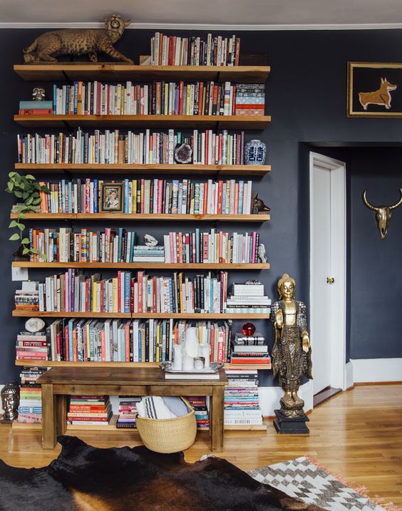 casadellibro's tweet photo. Nada mejor que una estantería llena de libros. 

RT si te gusta el #RincónLector de hoy. https://t.co/PAjksbCIGk