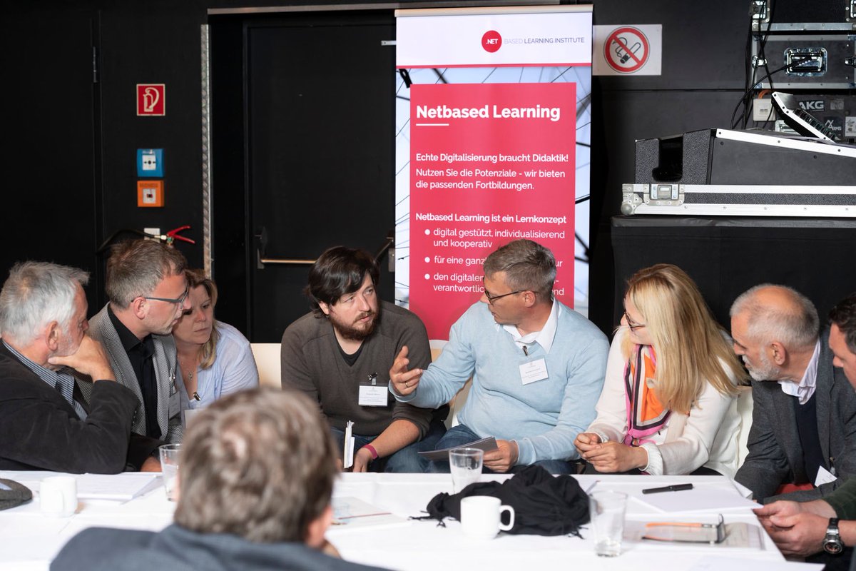 Schulperle's tweet photo. 1. Netzwerktreffen bei #SchuleinderdigitalenWelt von @stifterverband und Heinz Nixdorf Stiftung, mit @pacemakerin, @nb_learning_i, @aimheilbronn und Education Innovation Lab. Schulen sammeln Bedarfe und Themen, um sie gemeinsam anzugehen. Wir freuen uns auf die Zusammenarbeit! https://t.co/2bBa9Saf4J