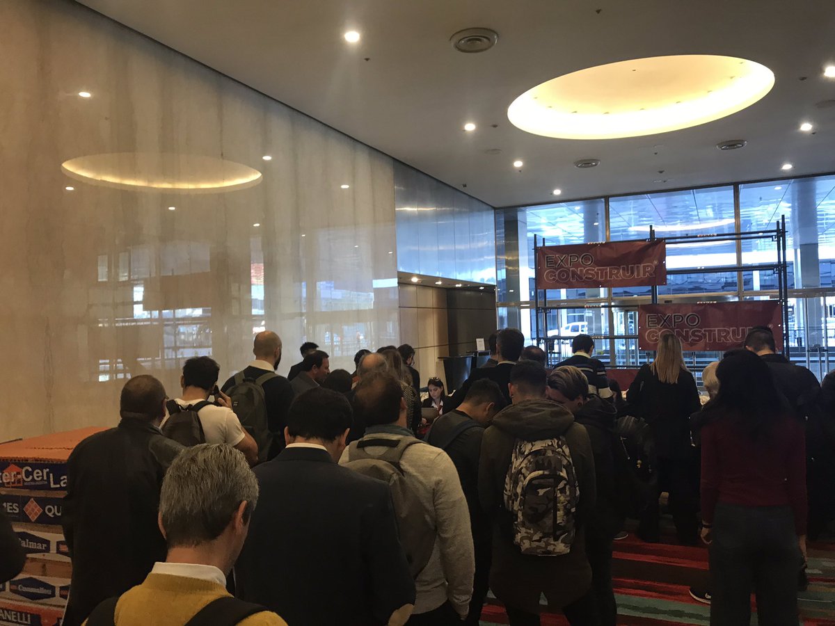 ExpoConstruirOk's tweet photo. COMENZAMOS!! #ExpoConstruir abre sus puertas y ya hay muchos visitantes retirando sus credenciales

Maxi Montenegro realiza la apertura de la Expo. https://t.co/XVyrvXCxA9