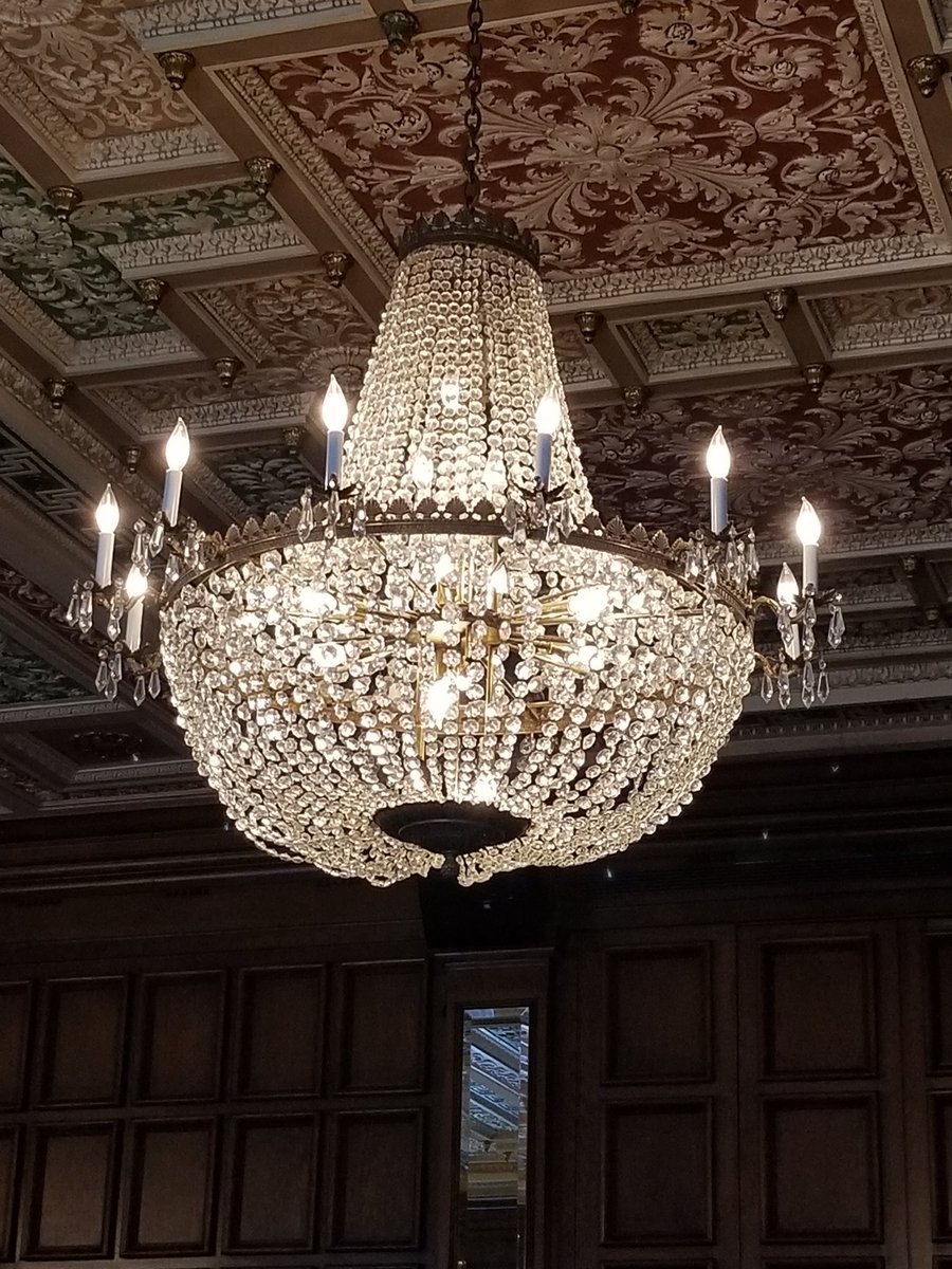 pam_perrino's tweet photo. Like this beautiful sparkling light a room full over 300 early childhood advocates preparing to work on behalf of Ohio's youngest children. We are ready to sparkle and shine on behalf of early childhood.  #GroundworkSummit2019 and #OhioAEYC https://t.co/wF9n2aUFt8