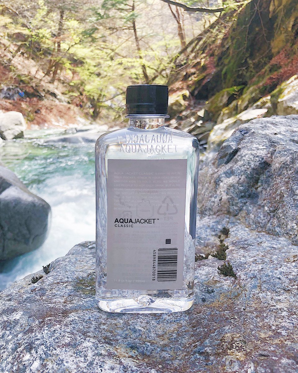 AQUA_JACKET's tweet image. The area of sampling water is in the foot of Mt. Fuji. It is soft water and natural mineral water, so you can drink smoothly.
-
-
-
#aquajacket #aquajacketclassic #flatbottle
#mineralwater #ミネラルウォーター #naturalmineralwater #productdesign #stylish #アクアジャケット
