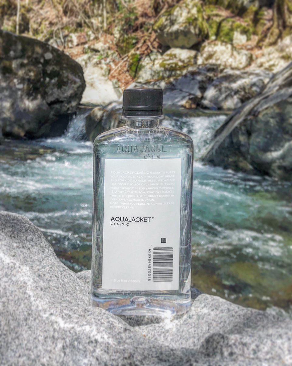 AQUA_JACKET's tweet image. The area of sampling water is in the foot of Mt. Fuji. It is soft water and natural mineral water, so you can drink smoothly.
-
-
-
#aquajacket #aquajacketclassic #flatbottle
#mineralwater #ミネラルウォーター #naturalmineralwater #productdesign #stylish #アクアジャケット