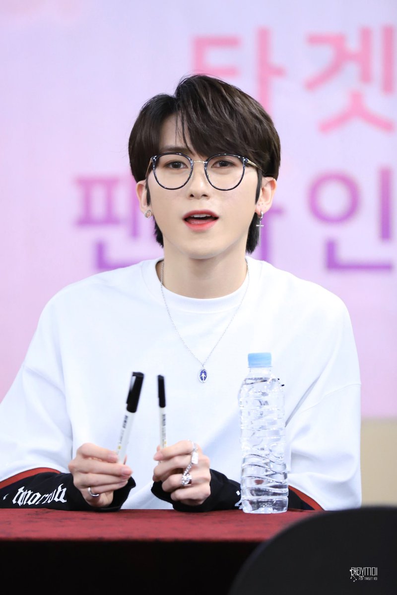 Didymoi96's tweet photo. 190427 아름다워 김포 팬싸 

하루종일 로이 생각뿐💜💜💜
✴︎ https://t.co/hh0a95uWOY
✴︎https://t.co/heFCCy7izA

#TARGET #타겟 #ROI #로이 #주영웅 #아름다워 
@TARGET7_K 
@target7official 
@target7japan https://t.co/z4GNNtCwO9
