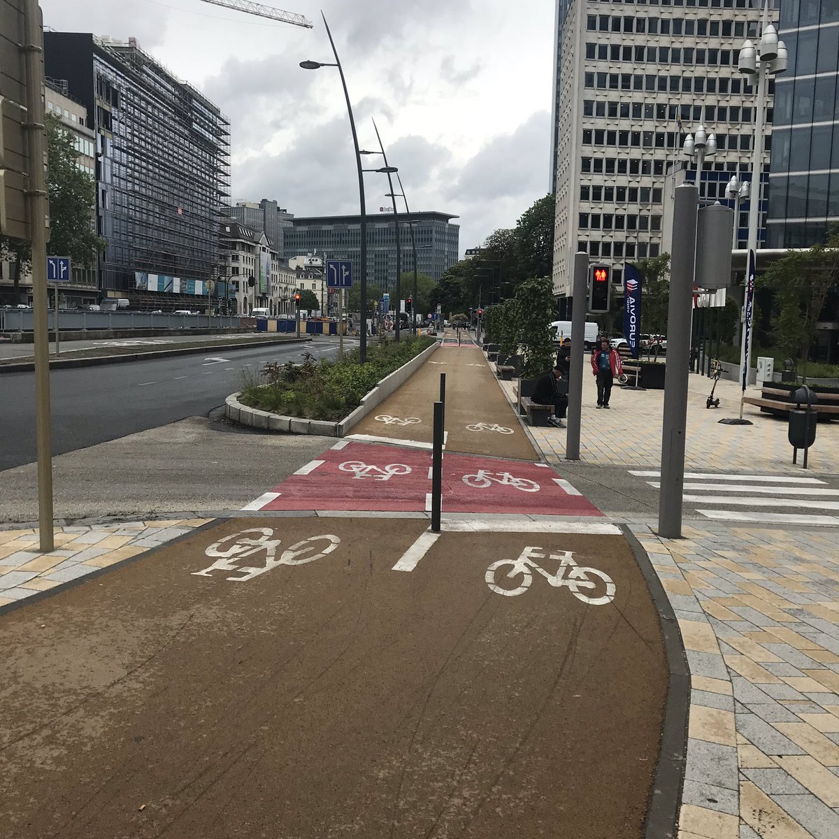 adeborman's tweet photo. Heureusement, parfois, ça bouge!

Bravo pour la réalisation de cette piste cyclable! Ça nous change des coups de peinture sur le bitume. 

À quand le bouclage de la petite ceinture? https://t.co/4HmvkDsafz
