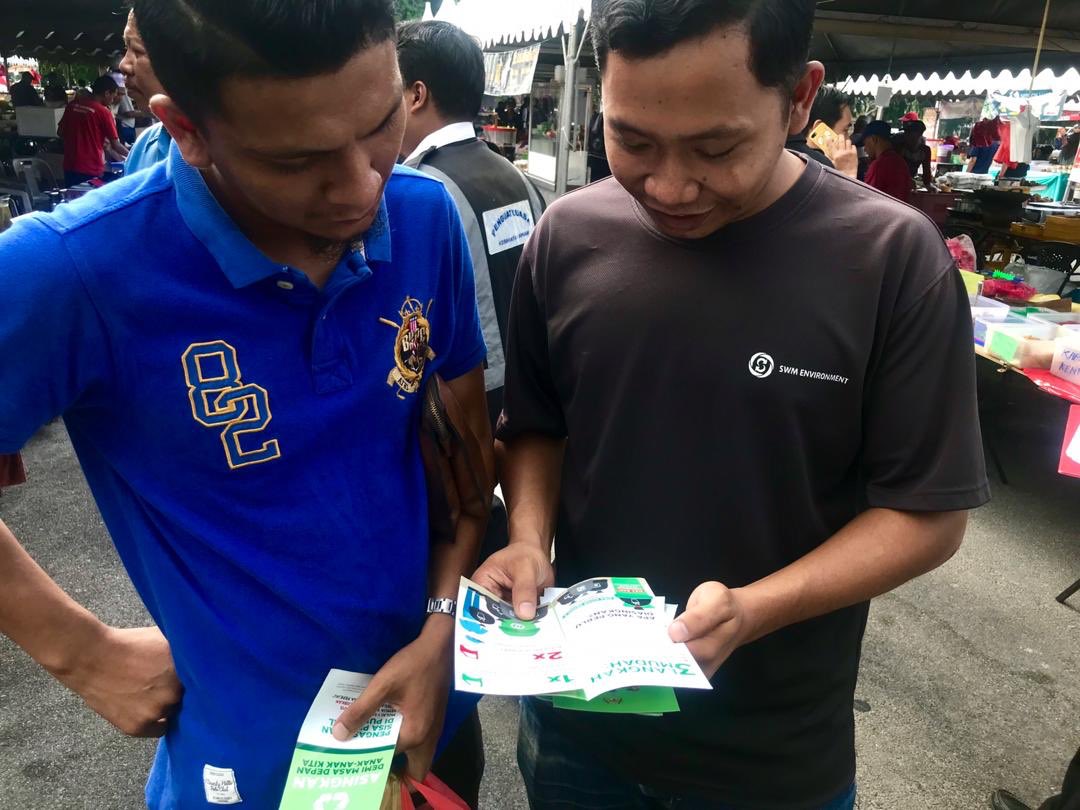 unclebat123's tweet photo. 3R Troopers @swmenvironment hari ini giat mempromosikan amalan Pengasingan Sisa Pepejal di Punca bersempena bulan Ramadan ini di Bazar Ramadan Stadium Sultan Ibrahim, Muar, Johor sebentar tadi.

#swmenvironment #swmsb @swcorp_my @SWCorpJohor #asingkan https://t.co/NUzVf92A4m
