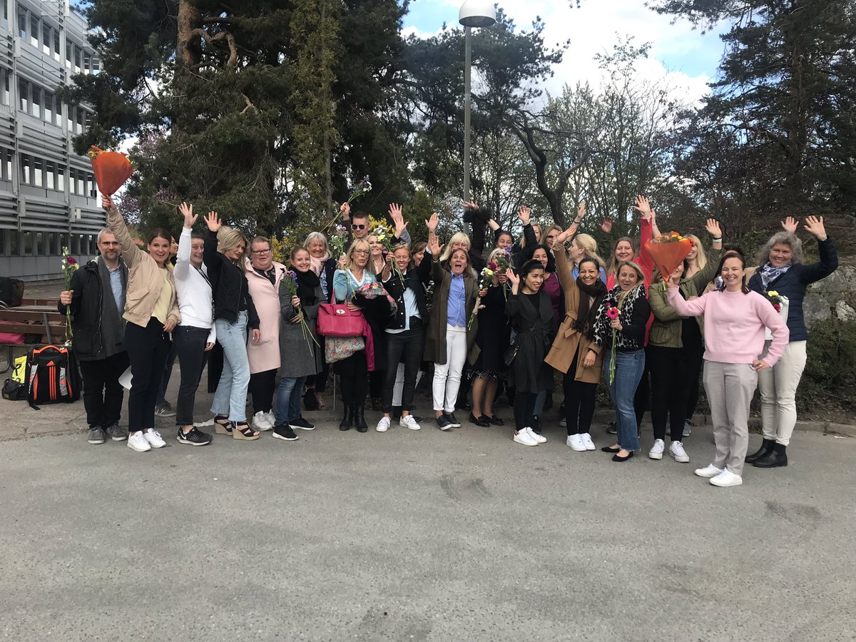 Examen för #lidskol 32 nya STL-are! Imponerad av allas slutredovisningar! Stort tack till <a href="/ann_lonnqvist/">Ann-Sofie Lönnqvist</a> o <a href="/AnnaLidingo/">Anna Carlén</a> som leder o driver stl på ett föredömligt sätt! Även ett stort tack till alla skolledare som engagerat hejar, stöttar o möjliggör lärande för sina lärare! #stl