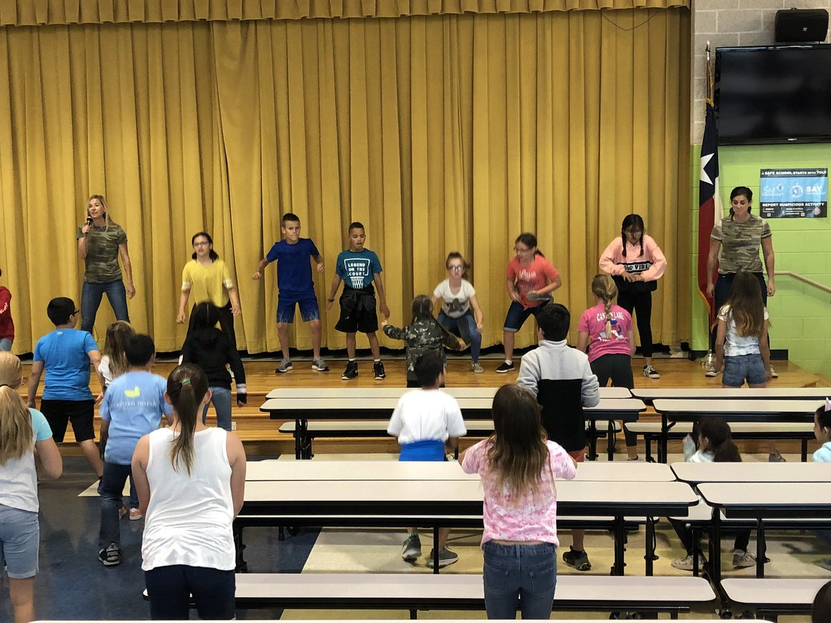CSES_4thGrade's tweet photo. Bootcamp Day 3 was led by some AWESOME students this morning! Our minds and bodies are awake and ready to work! #HeroCSES https://t.co/4H3OsZM3cW